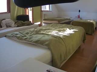 voyeurcam-julmodels-bed-2