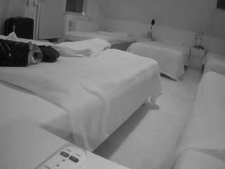 voyeurcam-julmodels-bed-2