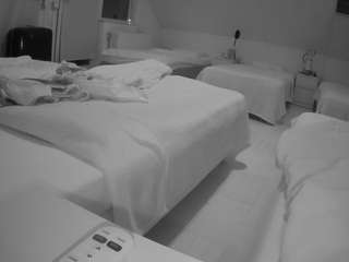 voyeurcam-julmodels-bed-2