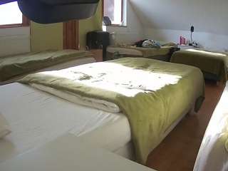 voyeurcam-julmodels-bed-2