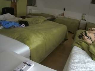 voyeurcam-julmodels-bed-2