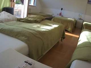 voyeurcam-julmodels-bed-2