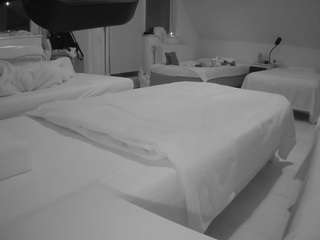 voyeurcam-julmodels-bed-2