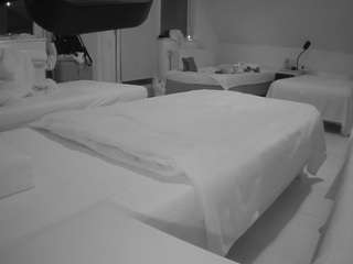 voyeurcam-julmodels-bed-2