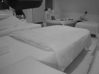 voyeurcam-julmodels-bed-2