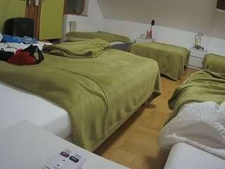 voyeurcam-julmodels-bed-2