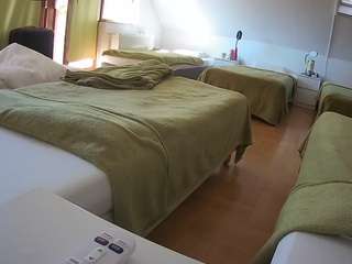 voyeurcam-julmodels-bed-2