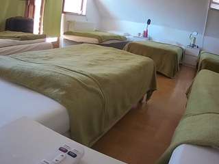 voyeurcam-julmodels-bed-2