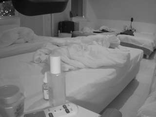 voyeurcam-julmodels-bed-2