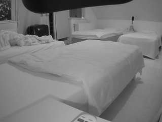 voyeurcam-julmodels-bed-2