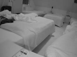voyeurcam-julmodels-bed-2