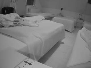 voyeurcam-julmodels-bed-2