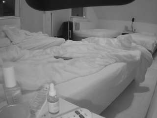 voyeurcam-julmodels-bed-2