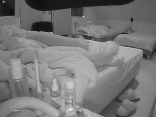 voyeurcam-julmodels-bed-2