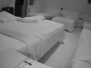 voyeurcam-julmodels-bed-2