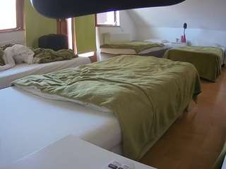 voyeurcam-julmodels-bed-2