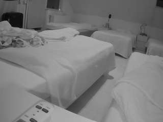 voyeurcam-julmodels-bed-2