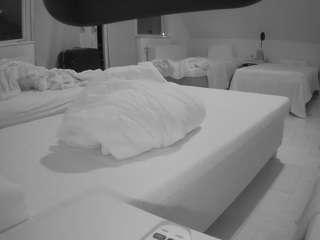 voyeurcam-julmodels-bed-2