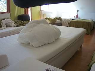 voyeurcam-julmodels-bed-2
