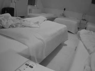voyeurcam-julmodels-bed-2