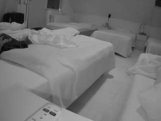 voyeurcam-julmodels-bed-2