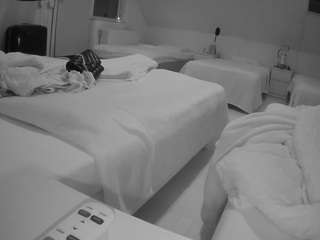 voyeurcam-julmodels-bed-2