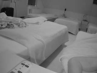 voyeurcam-julmodels-bed-2
