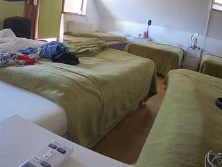 voyeurcam-julmodels-bed-2