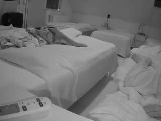 voyeurcam-julmodels-bed-2