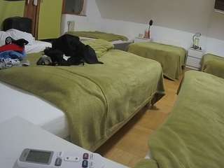 voyeurcam-julmodels-bed-2