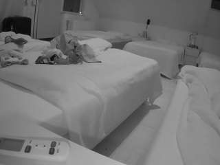 voyeurcam-julmodels-bed-2