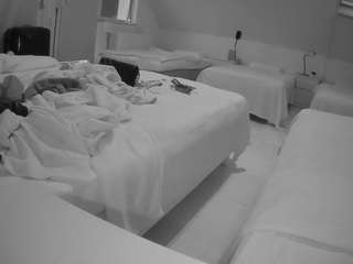 voyeurcam-julmodels-bed-2