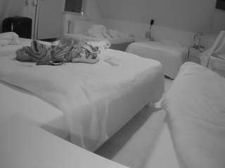 voyeurcam-julmodels-bed-2
