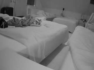 voyeurcam-julmodels-bed-2