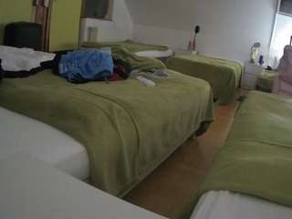 voyeurcam-julmodels-bed-2