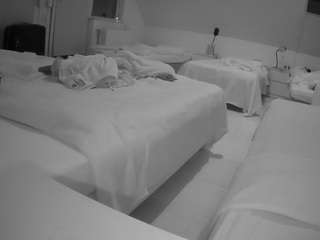 voyeurcam-julmodels-bed-2