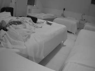voyeurcam-julmodels-bed-2