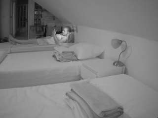 Nude Italian Models camsoda voyeurcam-julmodels-bed-3