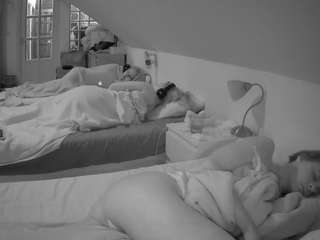 voyeurcam-julmodels-bed-3