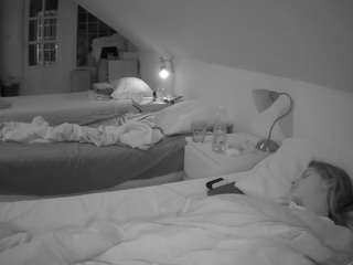 voyeurcam-julmodels-bed-3 camsoda Sexcam Models 