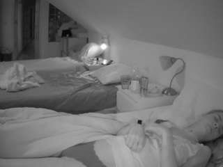 voyeurcam-julmodels-bed-3 Models Horny camsoda