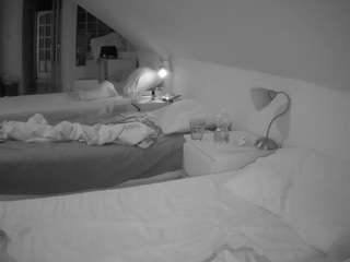 voyeurcam-julmodels-bed-3 Cam Model camsoda