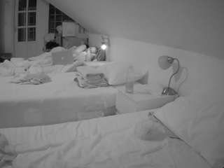 camsoda voyeurcam-julmodels-bed-3