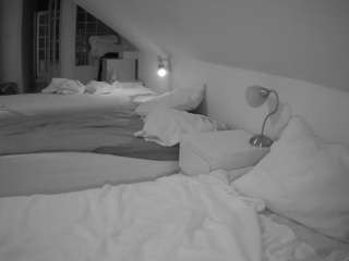 camsoda voyeurcam-julmodels-bed-3