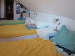 Livesex House camsoda voyeurcam-julmodels-bed-3