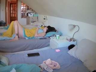 Dannygirl Cam Model camsoda voyeurcam-julmodels-bed-3