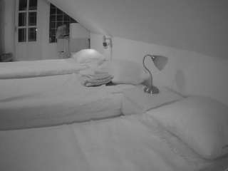 voyeurcam-julmodels-bed-3 Hamster Live Models camsoda