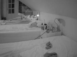 voyeurcam-julmodels-bed-3 Barbie Bed House camsoda