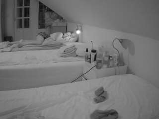 Nude Models Videos camsoda voyeurcam-julmodels-bed-3