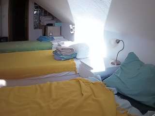 Voyueur House camsoda voyeurcam-julmodels-bed-3